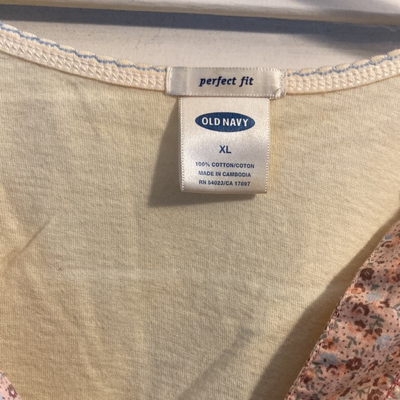 Old Navy - XL long sleeve cream shirt with flowers - Picture 2 of 10